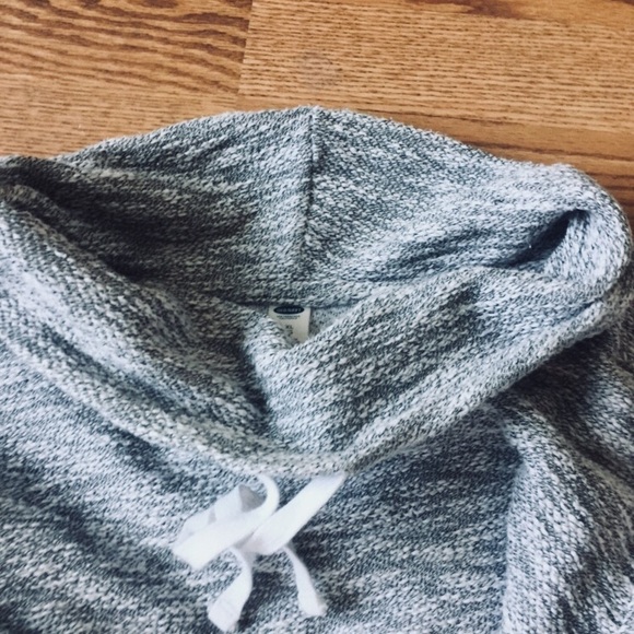 ⬇️Price⬇️ Old Navy Crowl Neck Swearshirt - Picture 2 of 3